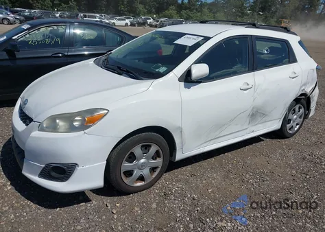 2010 Toyota Matrix S z USA, uszkodzony, nr VIN 2T1LE4EE8AC013936